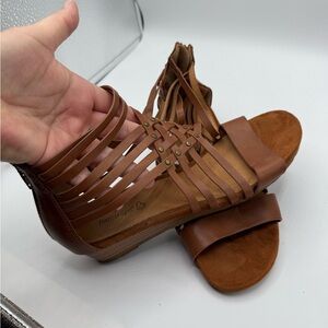Baretraps Corra Brown Gladiator Sandals Size 7.5M